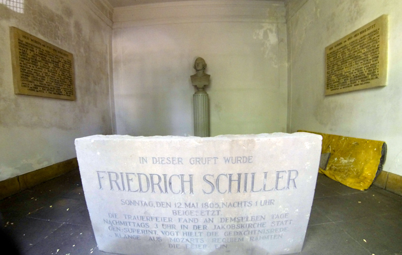 Gruft auf dem St.-Jakobs-Friedhof in Weimar. Schiller wurde hier am 12. Mai 1805 beigesetzt.